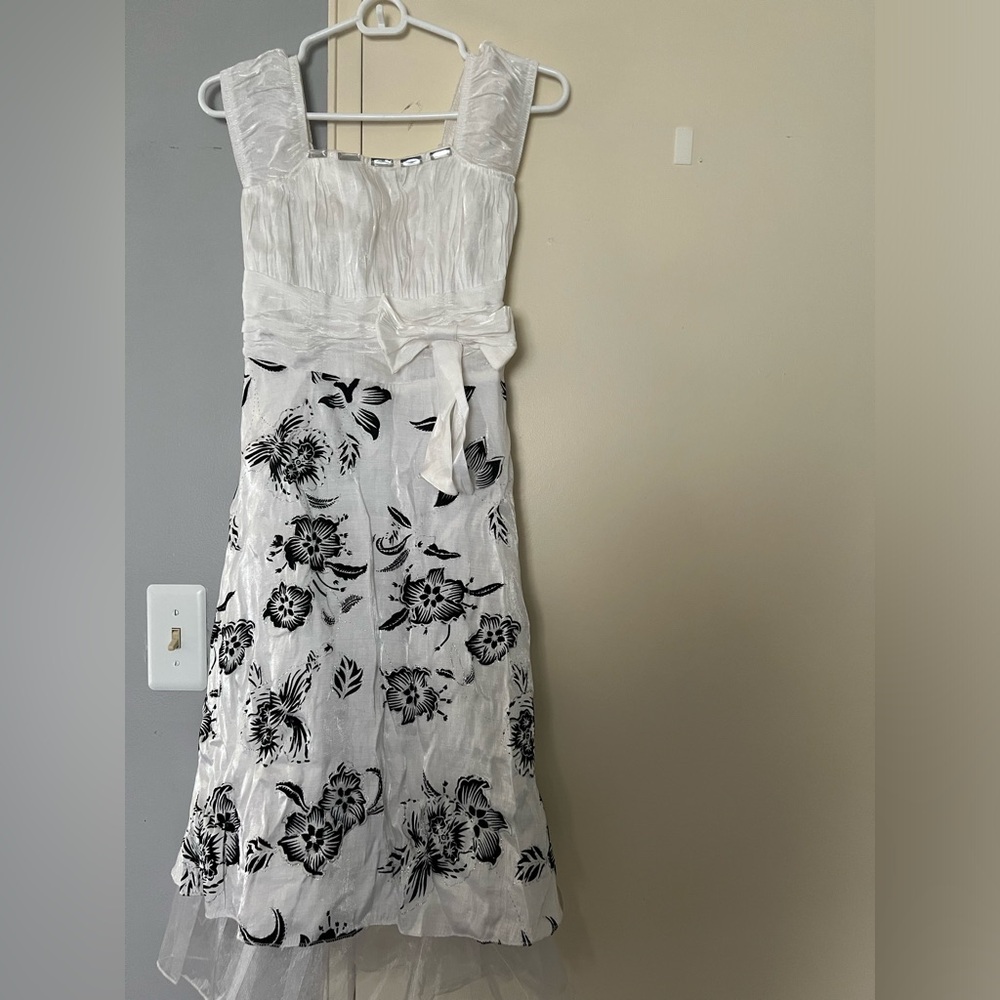 Xs/s white/black flower dress